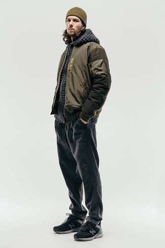 dunkelgrauer Strick Pullover mit einem Kapuze von Thom Browne