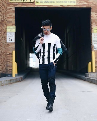 Weißen Pullover mit einem Rundhalsausschnitt kombinieren – 500+ Herren Outfits: Entscheiden Sie sich für einen weißen Pullover mit einem Rundhalsausschnitt und eine dunkelblaue Jogginghose für ein großartiges Wochenend-Outfit. Suchen Sie nach leichtem Schuhwerk? Entscheiden Sie sich für schwarzen Lederarbeitsstiefel für den Tag.