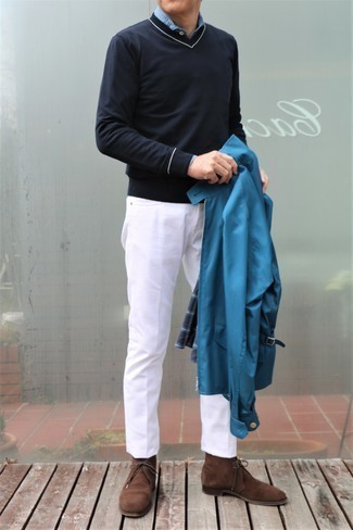 Türkise Jacke kombinieren – 306 Smart-Casual Herren Outfits warm Wetter: Vereinigen Sie eine türkise Jacke mit weißen Jeans für einen bequemen Alltags-Look. Fühlen Sie sich mutig? Entscheiden Sie sich für braunen Chelsea Boots aus Wildleder.