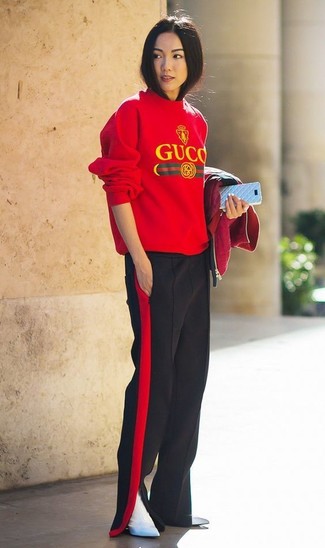 roter bedruckter Pullover mit einem Rundhalsausschnitt von Gcds