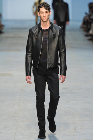 schwarzer horizontal gestreifter Pullover mit einem Rundhalsausschnitt von Versace