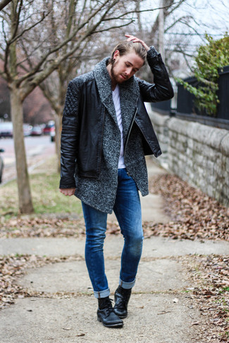 Graue Strickjacke kombinieren – 500+ Herren Outfits: Vereinigen Sie eine graue Strickjacke mit blauen engen Jeans für ein bequemes Outfit, das außerdem gut zusammen passt. Entscheiden Sie sich für eine schwarze Lederfreizeitstiefel, um Ihr Modebewusstsein zu zeigen.