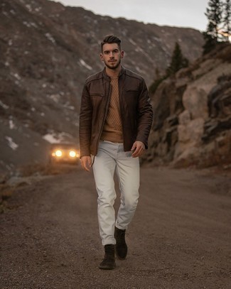 Braune Wildlederfreizeitstiefel kombinieren – 500+ Herren Outfits: Tragen Sie eine dunkelbraune Leder Bomberjacke und weißen Jeans für ein großartiges Wochenend-Outfit. Fühlen Sie sich mutig? Vervollständigen Sie Ihr Outfit mit einer braunen Wildlederfreizeitstiefeln.