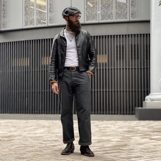 Dunkelgrünen Ledergürtel kombinieren – 49 Herren Outfits: Entscheiden Sie sich für Komfort in einer schwarzen Leder Bomberjacke und einem dunkelgrünen Ledergürtel. Eine schwarze Lederfreizeitstiefel bringen Eleganz zu einem ansonsten schlichten Look.