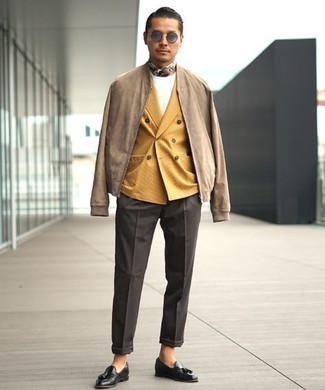 Senf Jacke kombinieren – 493 Herren Outfits: Kombinieren Sie eine senf Jacke mit einem senf Zweireiher-Sakko für einen stilvollen, eleganten Look. Vervollständigen Sie Ihr Outfit mit schwarzen Leder Slippern mit Quasten, um Ihr Modebewusstsein zu zeigen.