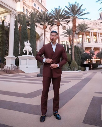 Welche Businesshemden mit braunen Anzuges zu tragen – 500+ Elegante Herren Outfits: Kombinieren Sie einen braunen Anzug mit einem Businesshemd, um vor Klasse und Perfektion zu strotzen. Wenn Sie nicht durch und durch formal auftreten möchten, entscheiden Sie sich für schwarzen Leder Slipper.
