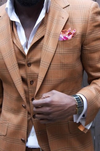 Braunen Anzug mit Schottenmuster kombinieren – 81 Herren Outfits: Kombinieren Sie einen braunen Anzug mit Schottenmuster mit einem weißen Businesshemd für einen stilvollen, eleganten Look.