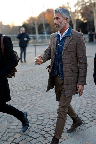 50 Jährige: Welche Chinohosen mit brauner Freizeitstiefel zu tragen – 55 Herren Outfits