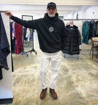 50 Jährige: Welche Chinohosen mit brauner Freizeitstiefel zu tragen – 55 Herren Outfits