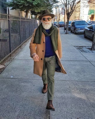 50 Jährige: Welche Chinohosen mit brauner Freizeitstiefel zu tragen – 55 Herren Outfits