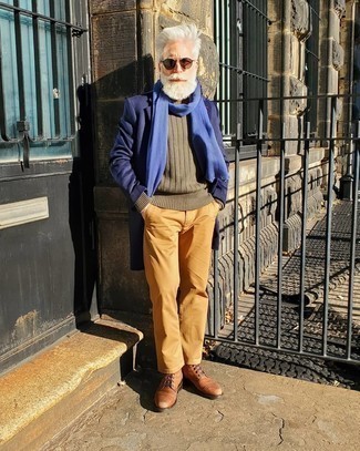 50 Jährige: Welche Chinohosen mit brauner Freizeitstiefel zu tragen – 55 Herren Outfits