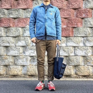 Welche Jeansjacken mit brauner Chinohose zu tragen – 89 Herren Outfits