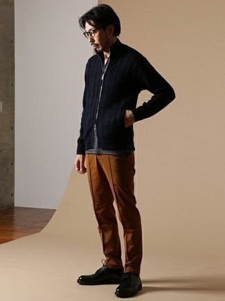 Welche Pullover mit einem Reißverschluß mit brauner Chinohose zu tragen – 27 Herren Outfits