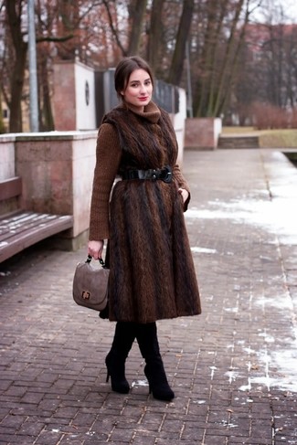 Braunen Strick Rollkragenpullover kombinieren – 7 Damen Outfits