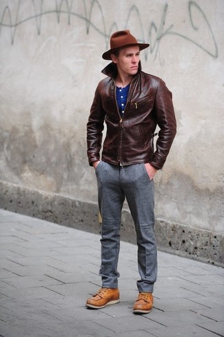 Wie braune Leder Bomberjacke mit brauner Lederfreizeitstiefel zu kombinieren – 17 Smart-Casual Herren Outfits
