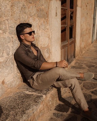 Braunes Leinen Langarmhemd kombinieren – 11 Herren Outfits