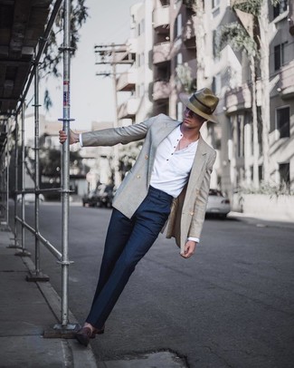Welche Langarmshirt mit einer Knopfleiste mit brauner Slipper zu tragen – 11 Herren Outfits