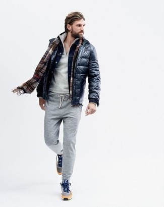 Braunen Schal mit Schottenmuster kombinieren – 13 Herbst Herren Outfits