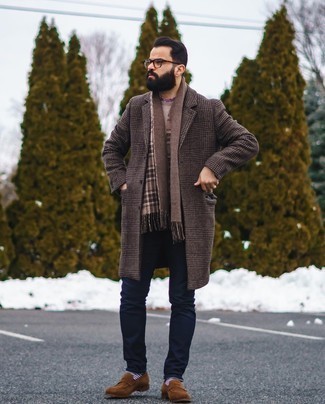 Braunen Schal mit Schottenmuster kombinieren – 13 Herbst Herren Outfits