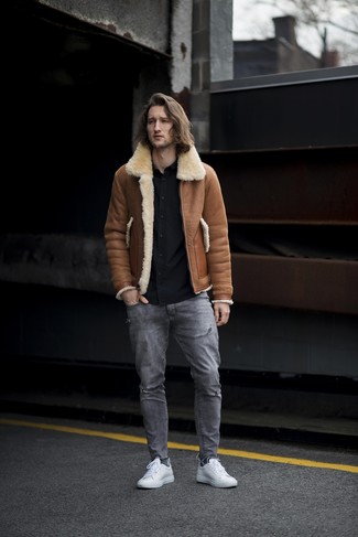 20 Jährige: Braune Lammfelljacke kombinieren – 71 Herren Outfits