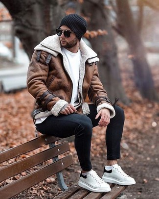20 Jährige: Braune Lammfelljacke kombinieren – 71 Herren Outfits