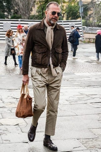 Braune Shopper Tasche aus Wildleder kombinieren – 21 Herren Outfits