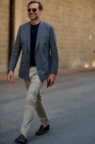 40 Jährige: Dunkelroten Gürtel kombinieren – 8 Herren Outfits