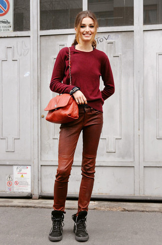 Dunkelroten Pullover mit einem Rundhalsausschnitt kombinieren – 118 Damen Outfits