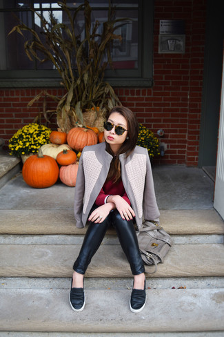 Dunkelroten Pullover mit einem Rundhalsausschnitt kombinieren – 118 Damen Outfits