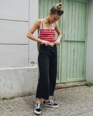 Dunkelrotes kurzes Oberteil kombinieren – 23 Damen Outfits