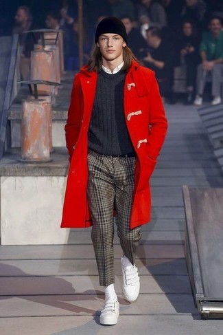Dunkelroten Düffelmantel kombinieren – 10 Herren Outfits