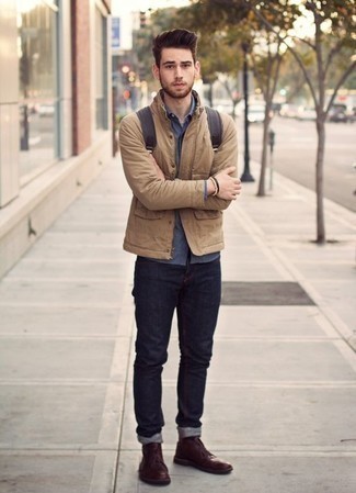 Dunkelrote Chukka-Stiefel aus Leder kombinieren – 56 Herren Outfits warm Wetter
