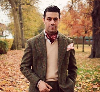 Dunkelroten gepunkteten Seideschal kombinieren – 5 Herren Outfits