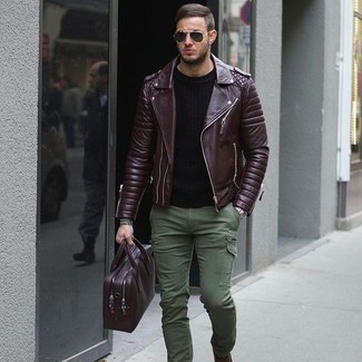 Dunkelrote gesteppte Jacke kombinieren – 43 Herren Outfits