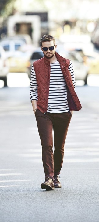 Dunkelrote gesteppte Jacke kombinieren – 43 Herren Outfits