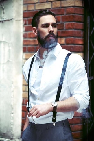 Schwarzen Hosenträger kombinieren – 85 Herren Outfits: Paaren Sie ein weißes Businesshemd mit einem schwarzen Hosenträger für einen entspannten Wochenend-Look.