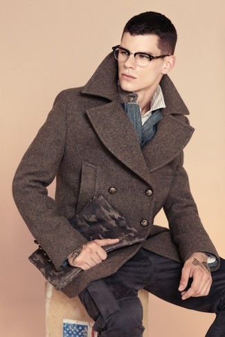 Dunkelbraune Leder Clutch Handtasche kombinieren – 114 Smart-Casual Herren Outfits: Kombinieren Sie eine braune Cabanjacke mit einer dunkelbraunen Leder Clutch Handtasche für einen entspannten Wochenend-Look.