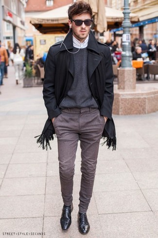 Schwarze Cabanjacke kombinieren – 126 Herren Outfits: Kombinieren Sie eine schwarze Cabanjacke mit einer dunkelgrauen Wollanzughose, um vor Klasse und Perfektion zu strotzen. Schwarze Leder Oxford Schuhe sind eine großartige Wahl, um dieses Outfit zu vervollständigen.