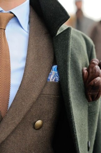 olivgrüne Cabanjacke, braunes Sakko, blaues Businesshemd, braune Krawatte für Herren