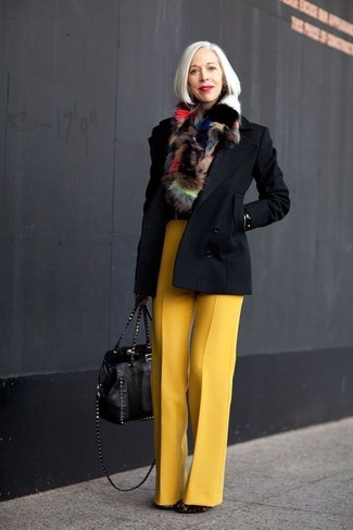 Um einen raffinierten und gleichzeitig mühelosen Look zu erzielen, braucht man nur eine schwarze Cabanjacke und eine gelbe Wollweite hose. Schwarze wildleder stiefeletten sind eine gute Wahl, um dieses Outfit zu vervollständigen.