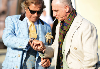 Hellbeige Lederhandschuhe kombinieren – 70 Herren Outfits: Eine hellblaue Cabanjacke mit Schottenmuster und hellbeige Lederhandschuhe sind eine perfekte Outfit-Formel für Ihre Sammlung.