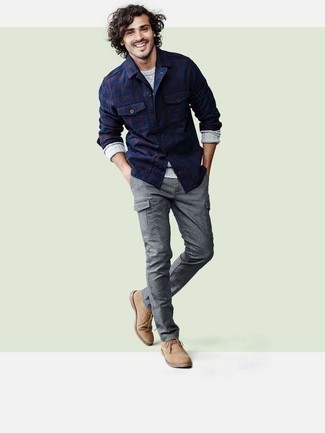 Wie Cargohose mit Chukka-Stiefel zu kombinieren – 118 Herren Outfits