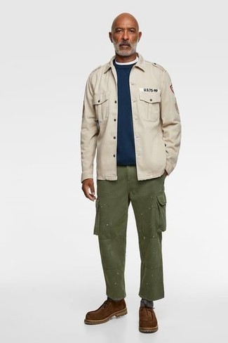 Wie Cargohose mit Chukka-Stiefel zu kombinieren – 118 Herren Outfits