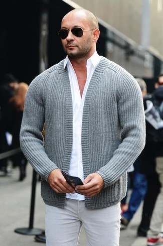 Welche enge Jeans mit dunkelgrauer Strickjacke zu tragen – 36 Herren Outfits