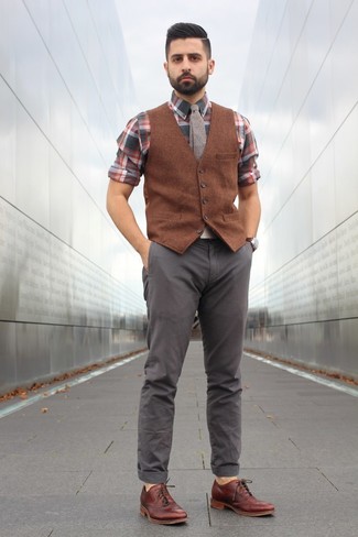 Welche Westen mit dunkelgrauen Businesshemdes zu tragen – 33 Herren Outfits