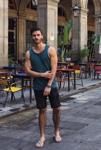 Dunkelgraue Zehensandalen kombinieren – 5 Herren Outfits