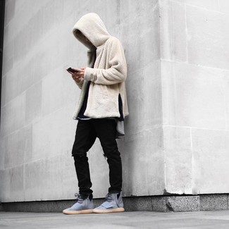 Dunkelgraue hohe Sneakers aus Leder kombinieren – 25 Herren Outfits