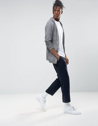 Dunkelgraue Strickjacke mit einer offenen Front kombinieren – 39 Herren Outfits