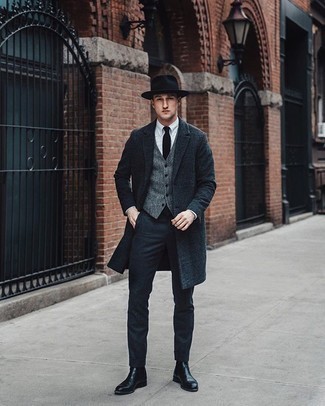 Wie dunkelgrauen Mantel mit schwarzer Chelsea Boots aus Leder zu kombinieren – 121 Herren Outfits