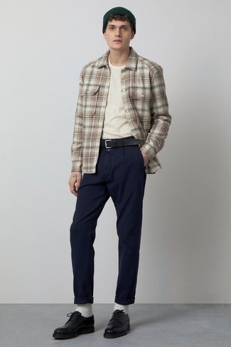 Dunkelgraues Flanell Langarmhemd mit Schottenmuster kombinieren – 38 Herren Outfits